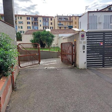 Apartament Lungarno 32 With Private Parking Florencja Zewnętrze zdjęcie