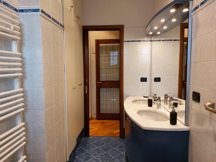 Apartament Lungarno 32 With Private Parking Florencja Zewnętrze zdjęcie