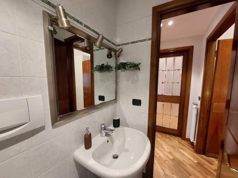 Apartament Lungarno 32 With Private Parking Florencja Zewnętrze zdjęcie